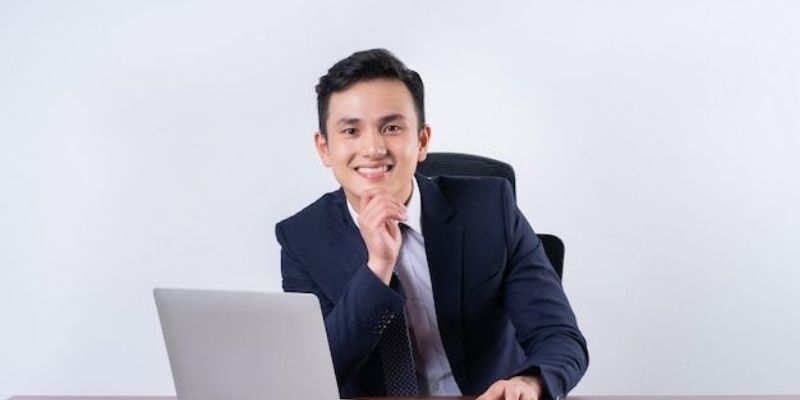 ประวัติส่วนตัวของผู้เขียน Atthaphon